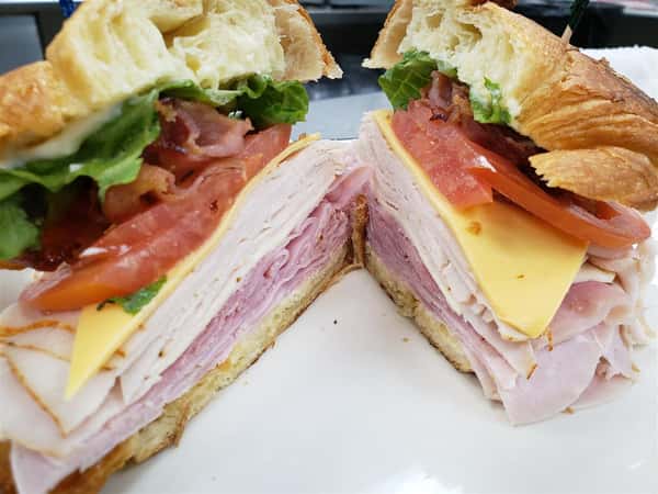 Classic Club on croissant